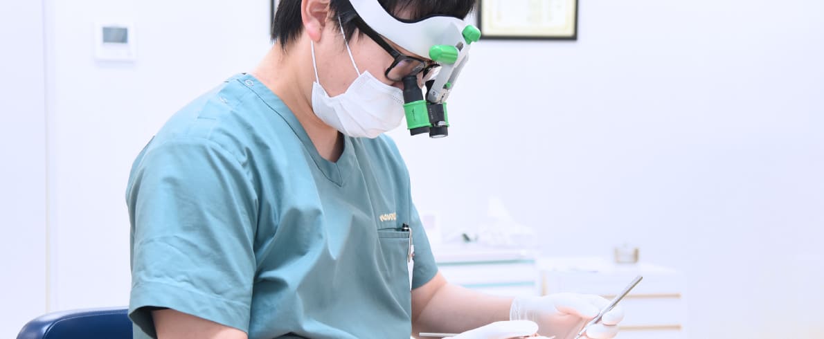 診察中の中根院長